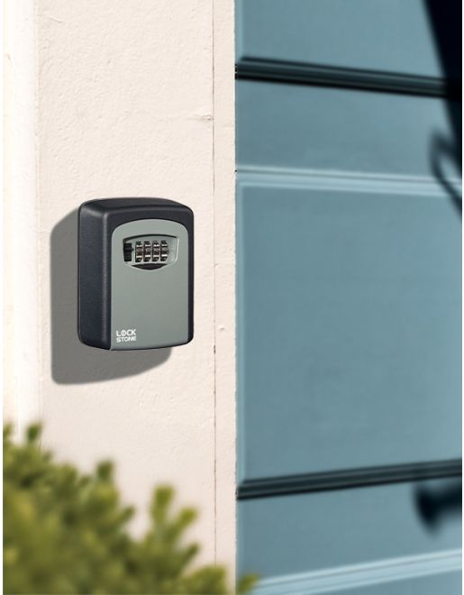 ���� ������ ���� �� ��� LOCKSTONE ������ � ���� ������� ����� ��� IP44 �� 10,000 ����������